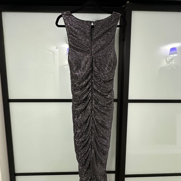 Line and Dot Olivia Pleated Mesh Midi Dress in Charcoal size M - Picture 7 of 8